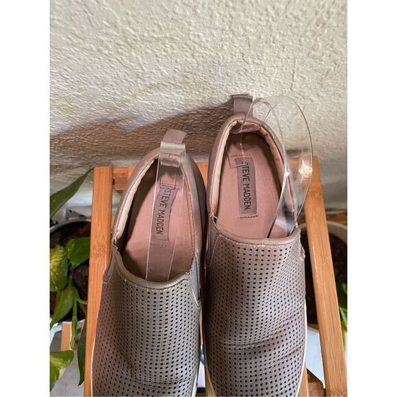 Steve Madden Scramble Slip Ons - Picture 3 of 5